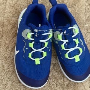 Nike Unisex Kids Element 55 Blue Green Comfort  Athletic Shoes Size US 8 Toddler